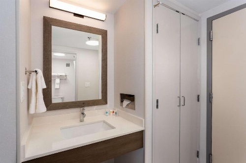 Comfort Inn & Suites Buffalo Airport image 19