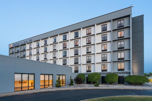 Comfort Inn & Suites Buffalo Airport image 7